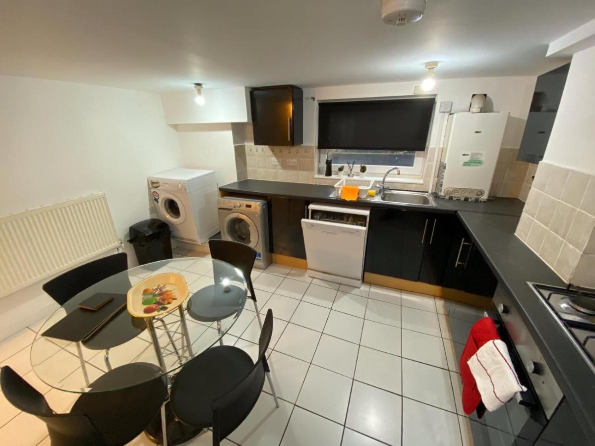 Sky Emerald House Leeds City Bed & Breakfast